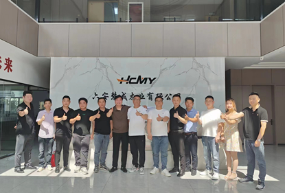 2023年6月13日，固始縣家具協(xié)會(huì)11家會(huì)員單位成員蒞臨六安慧成木業(yè)參觀(guān)考察